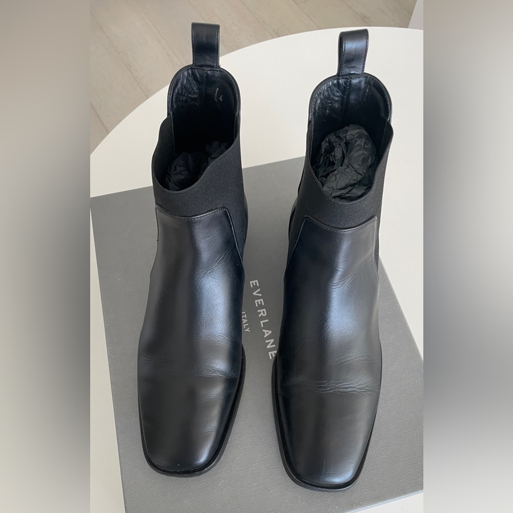 Everlane the Italian leather Chelsea boots square toe